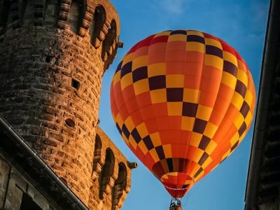 Visiter le duché d'Uzès en compagnie d'une mobylette