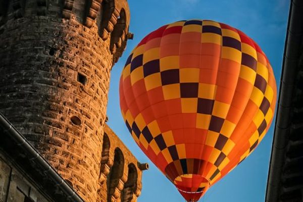 Visiter le duché d'Uzès en compagnie d'une mobylette